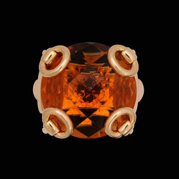 38. A Gucci ring with checker-cut citrine.