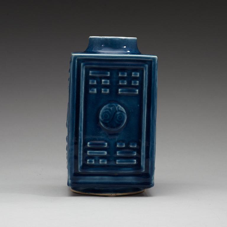 A blue rectangular vase, late Qing dynasty, circa 1900.