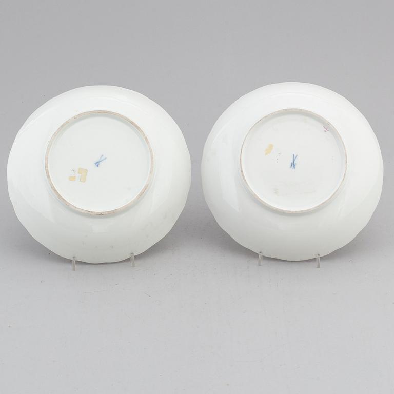 A pair of porcelain serving dishes, Meissen, 20th centuryl.