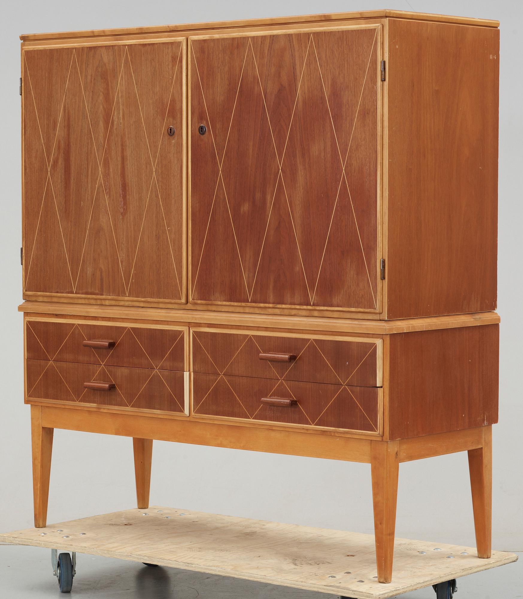 LINNESKÅP, Nordiska Kompaniet, 1940/50-tal.