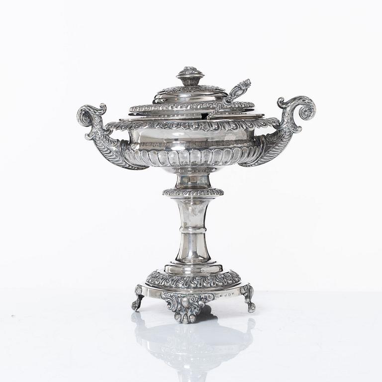 Sockerskål på fot, silver, Fredrik Nymansson, Kristinehamn 1839. Senempire.