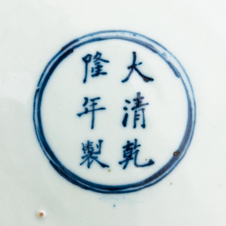 A Chinese modern porcelain dish with chrysanthemum decoration, 21st century.