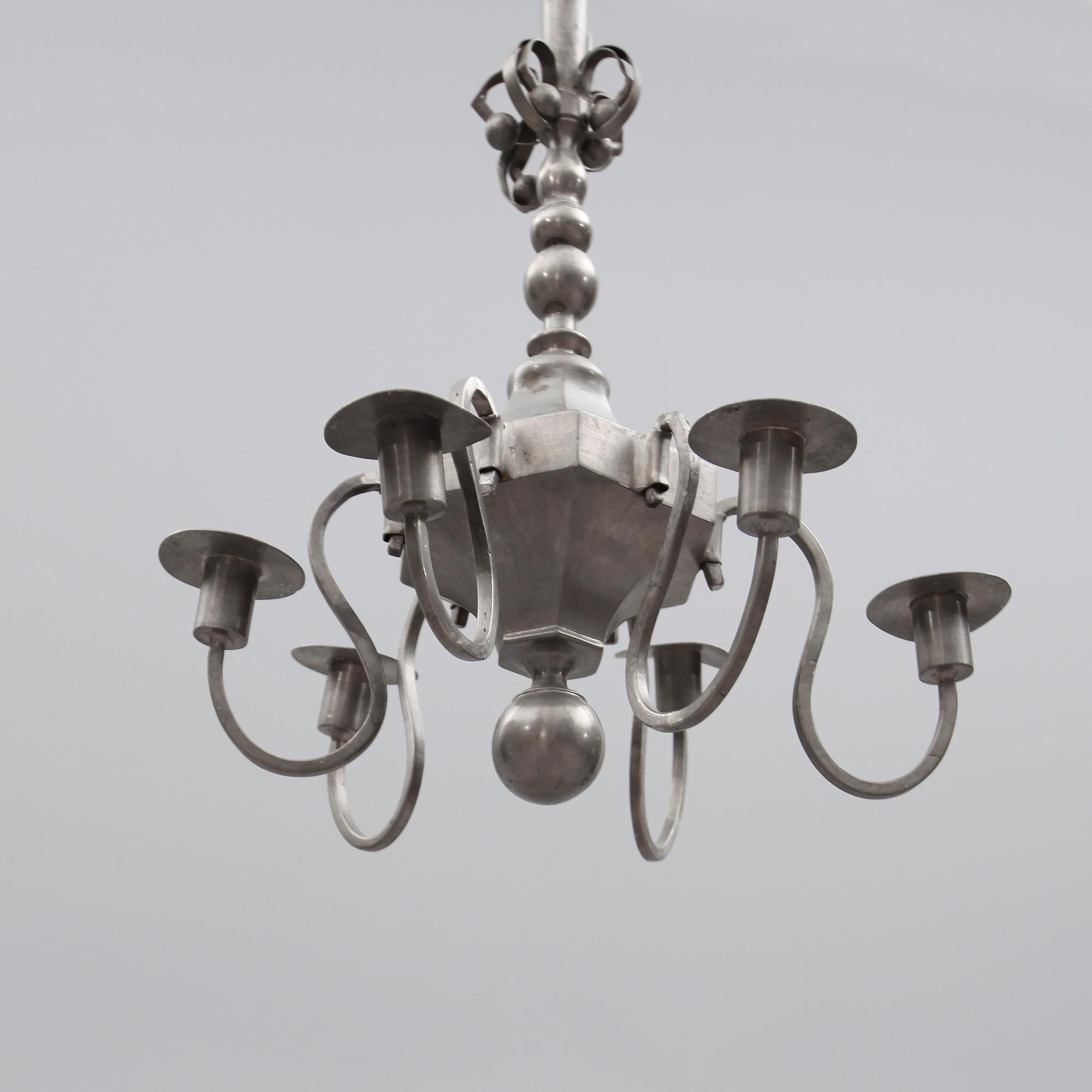 TAKLAMPA, tenn, 1900-talets första hälft. Höjd ca 62 cm.