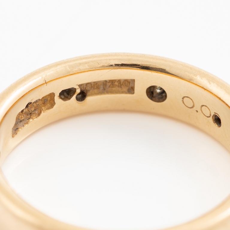 Ring, 18K gold with brilliant-cut diamonds.
