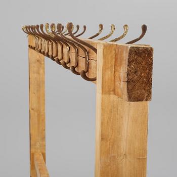 KLÄDHÄNGARE, allmoge, omkring år 1900.