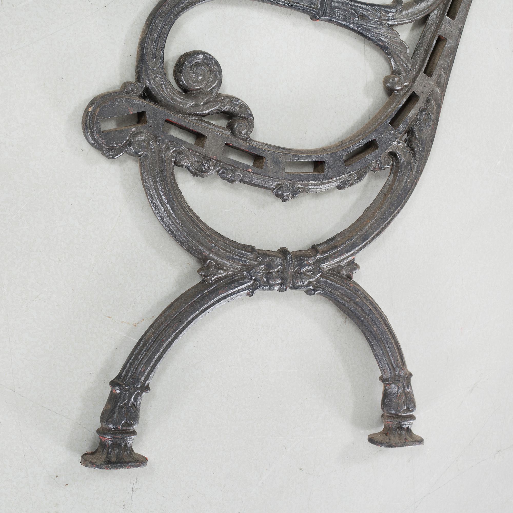 GAVLAR TILL TRÄDGÅRDSSOFFA, ett par, Näfveqvarns bruk, 1900-tal.