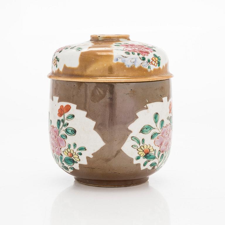 A famille rose jar with cover, Qing dynasty, Qianlong (1736-95).