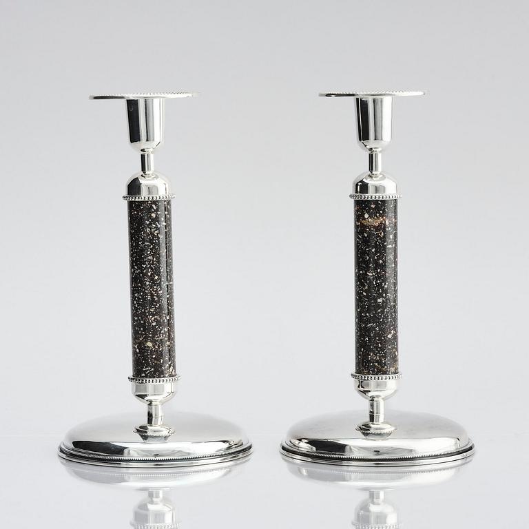Henrik Ingemansson, a pair of sterling silver and Älvdal porphyry candelsticks, Ingemansson's Smithy, Stockholm, 2002.