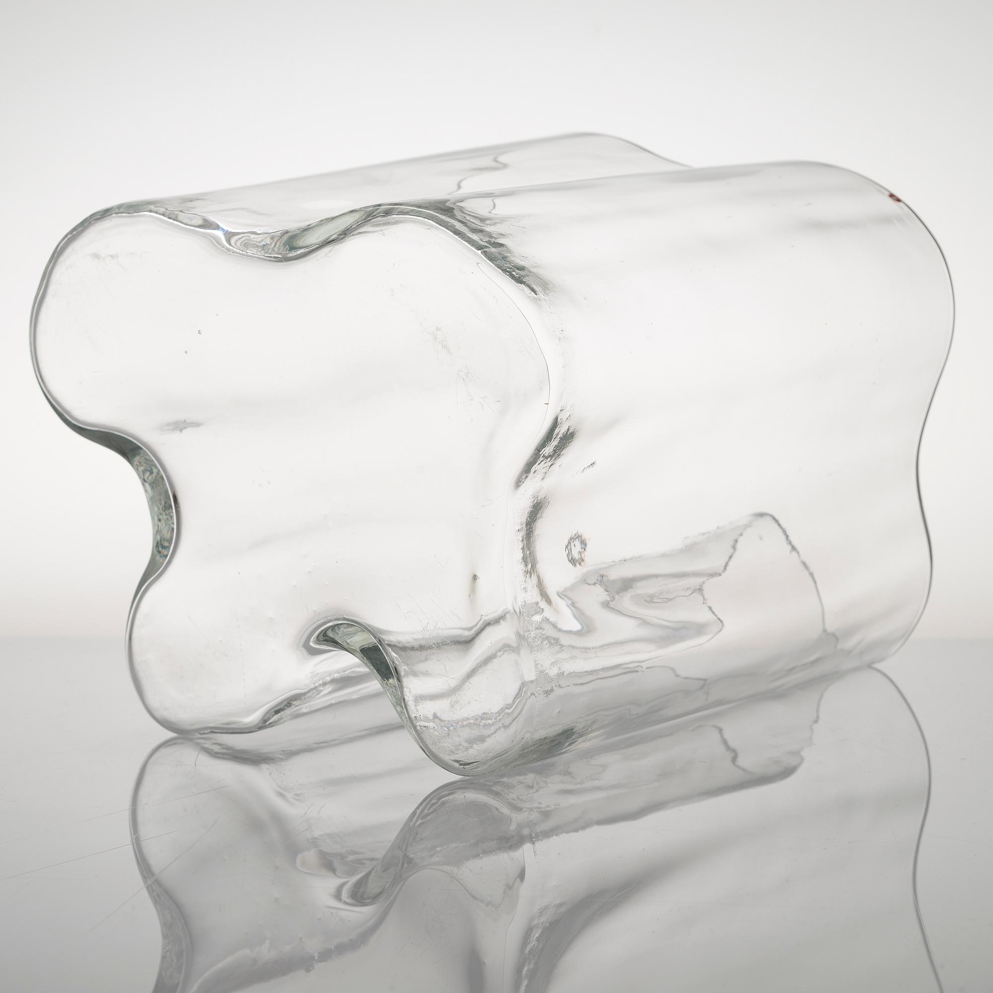 ALVAR AALTO, a signed Alva Aalto '3031' vase for Iittala 1961-1973.