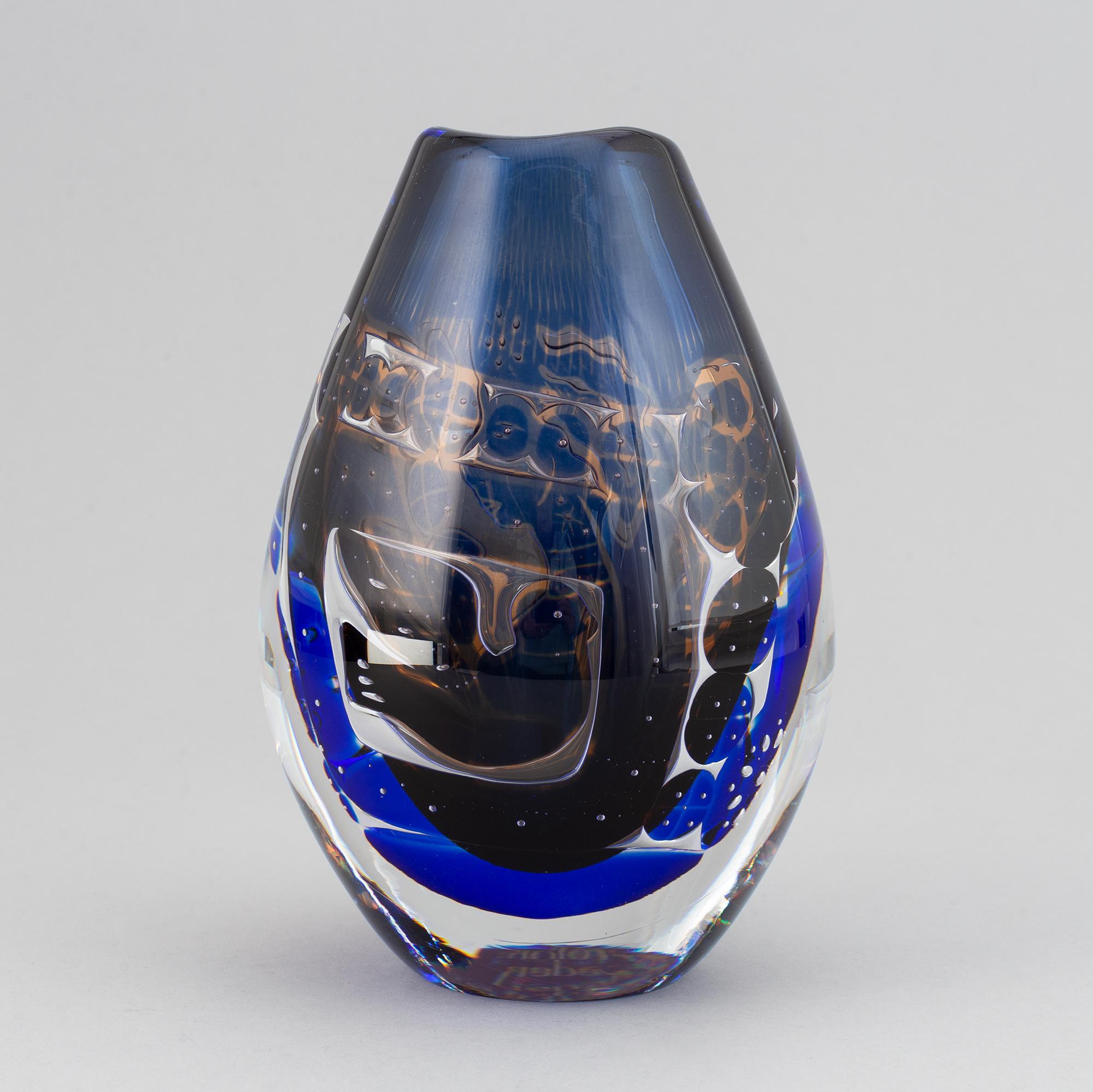 Edvin Öhrström, vase, glass, Ariel, "Flickan och Duvan", Orrefors.