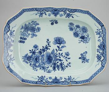 SYVÄ PAISTINVATI, posliini, Kiina, Qianlong (1736-1795).