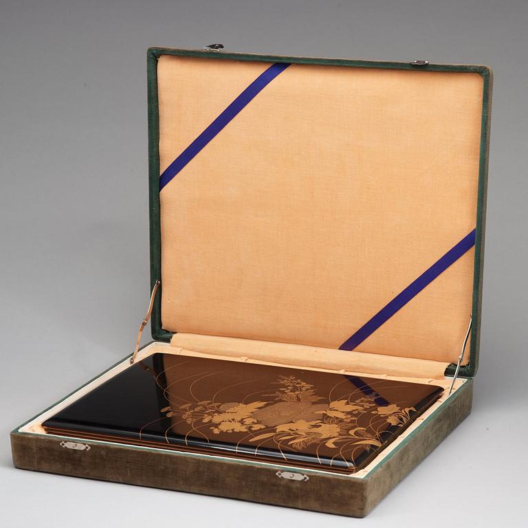 A lacquered Japanese photo album, Meiji period (1868-1912).