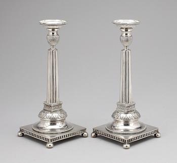 LJUSSTAKAR, ett par, silver, empirstil, J E Torsk, Stockholm, 1908. Vikt ca 990 g.