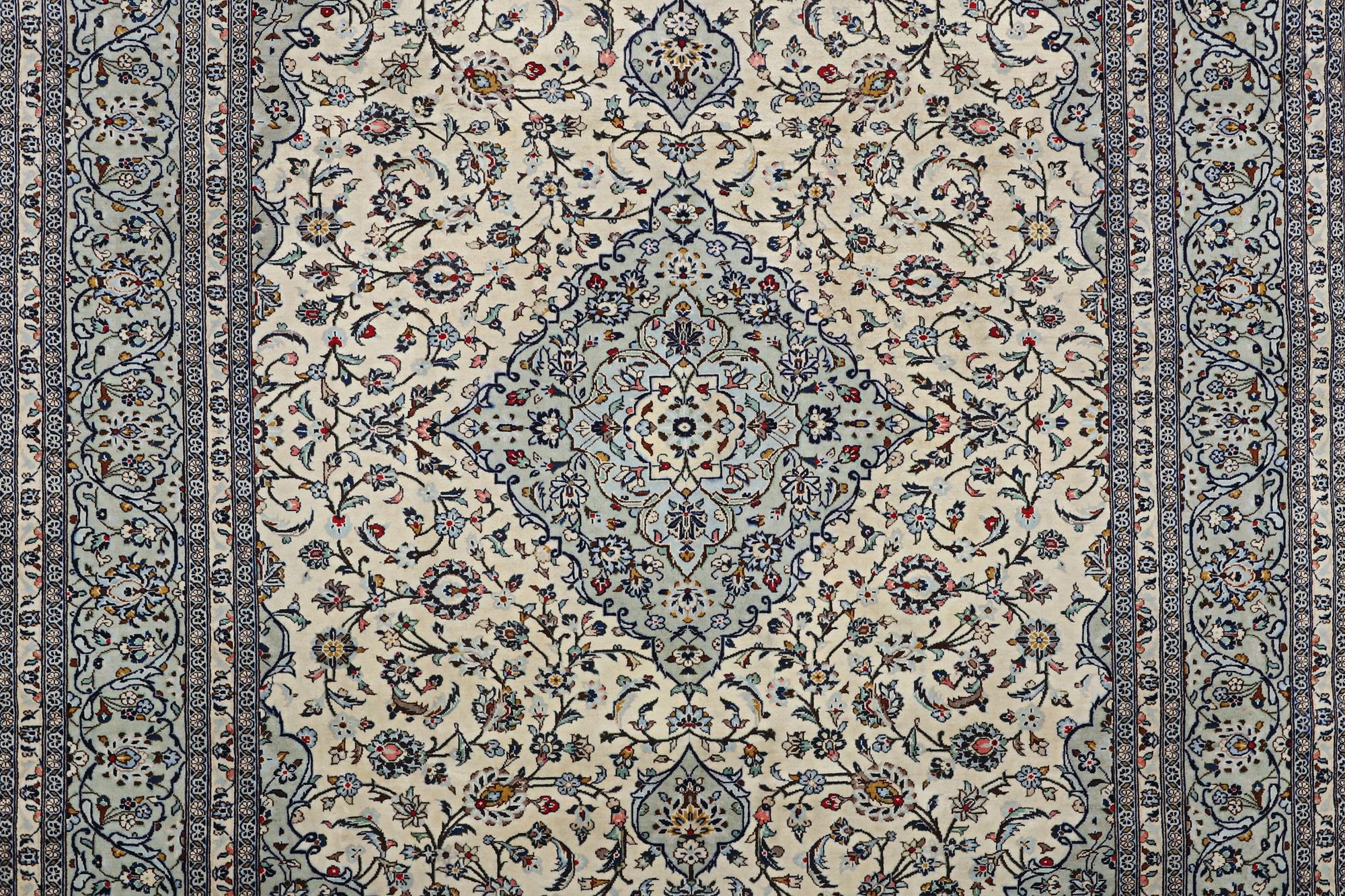 Matta, Keshan, ca 355 x 247 cm.