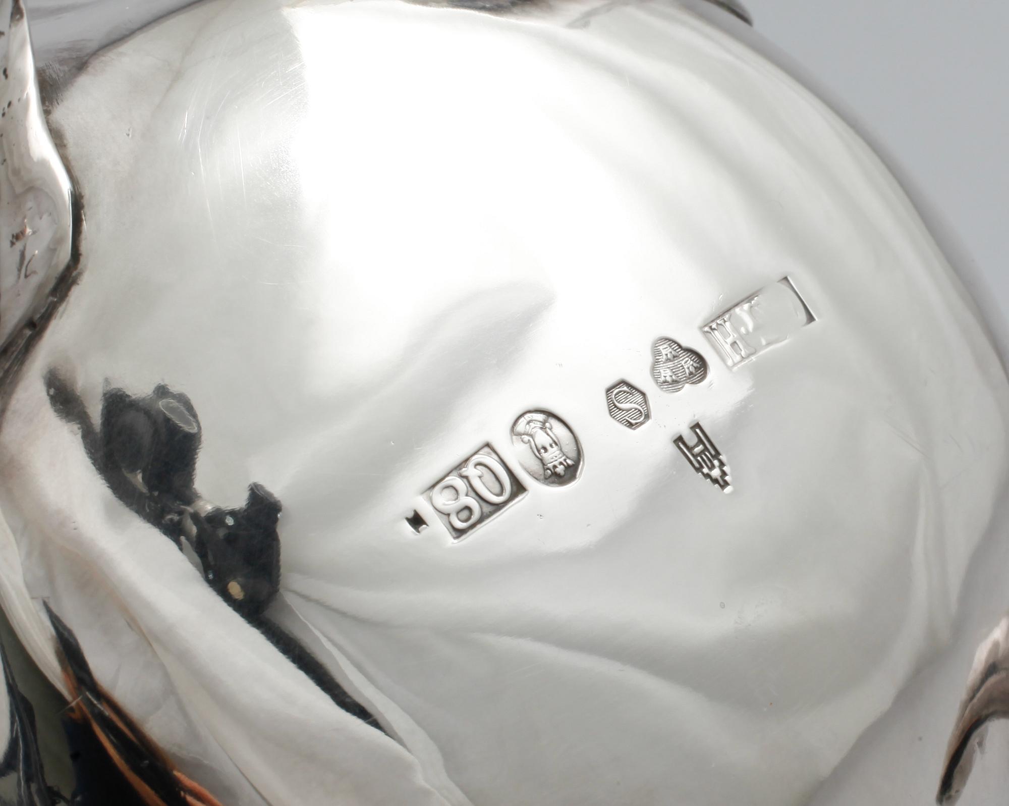 KAFFEKANNA, silver, rokokostil, C G Hallberg, Stockholm, 1942, vikt 751 gram.