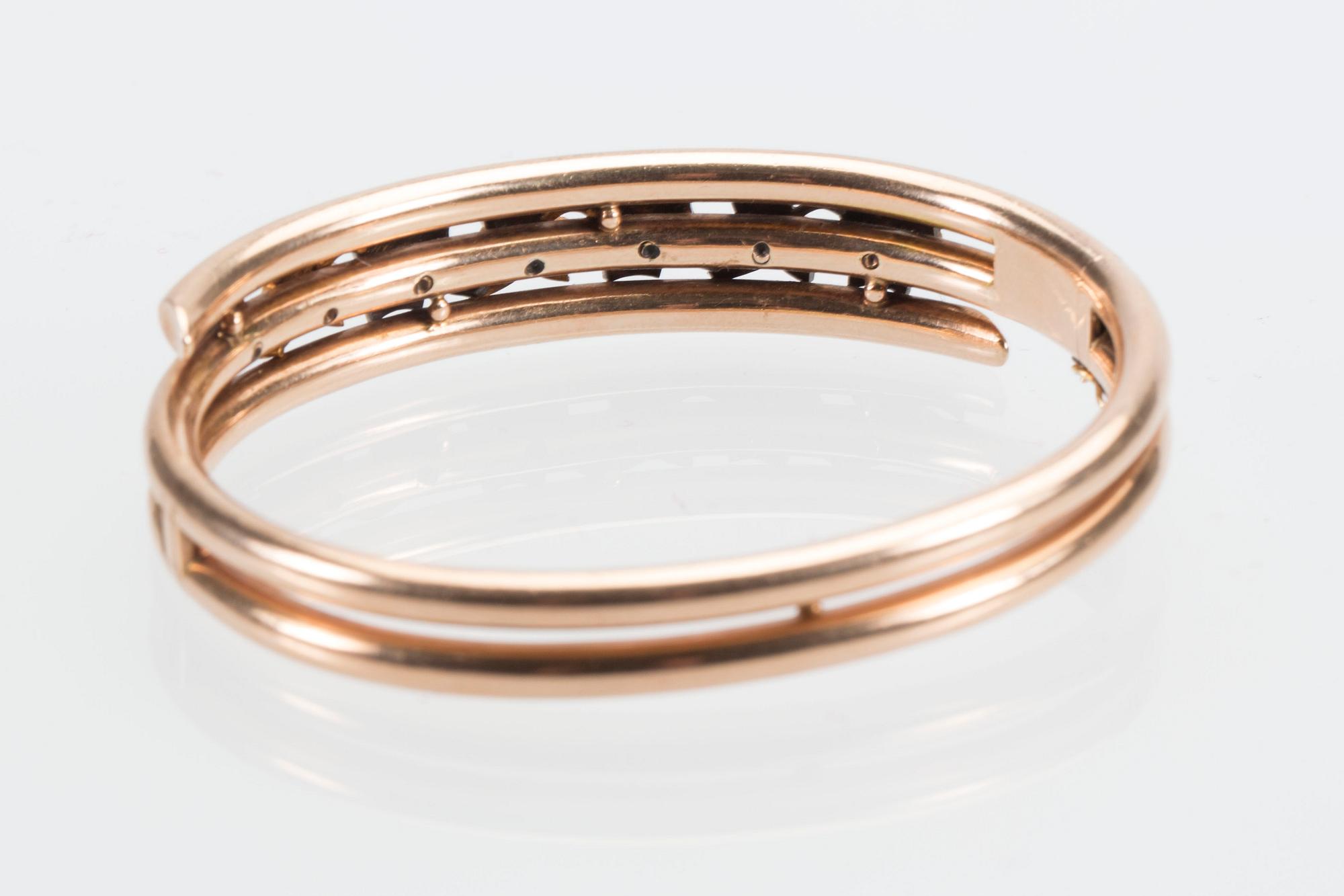 ARMRING, 14 K guld, troligtvis A. Rjabkow, S:t Petersburg, Ryssland sent 1800-tal. Vikt ca 27,5 g.