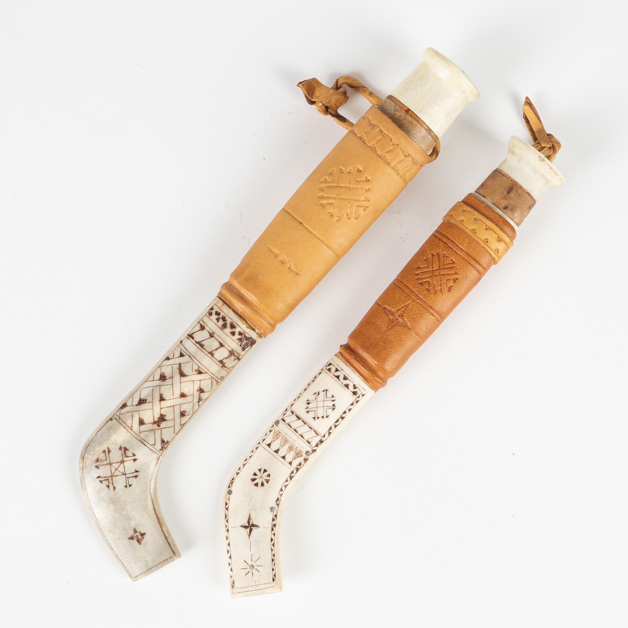 Two reindeer horn knives by Göte Andersson, signed.