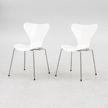 Arne Jacobsen, stolar, ett par, "Sjuan", Fritz Hansen, Danmark 2007.