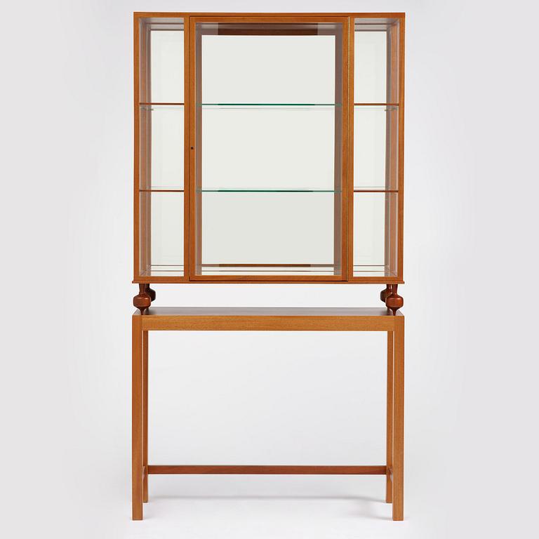 Josef Frank, a display cabinet model 2077, Firma Svenskt Tenn, post 1985.
