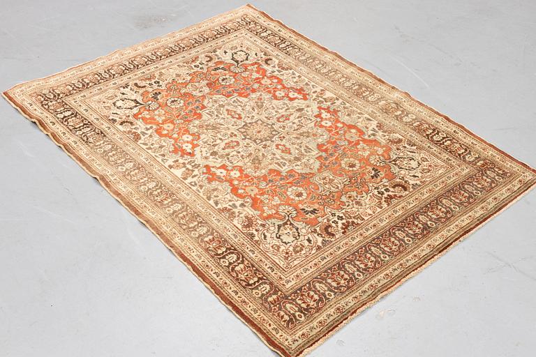 Matta, Antik Täbris, s.k. Hadjalili, ca 169 x 121-125 cm.