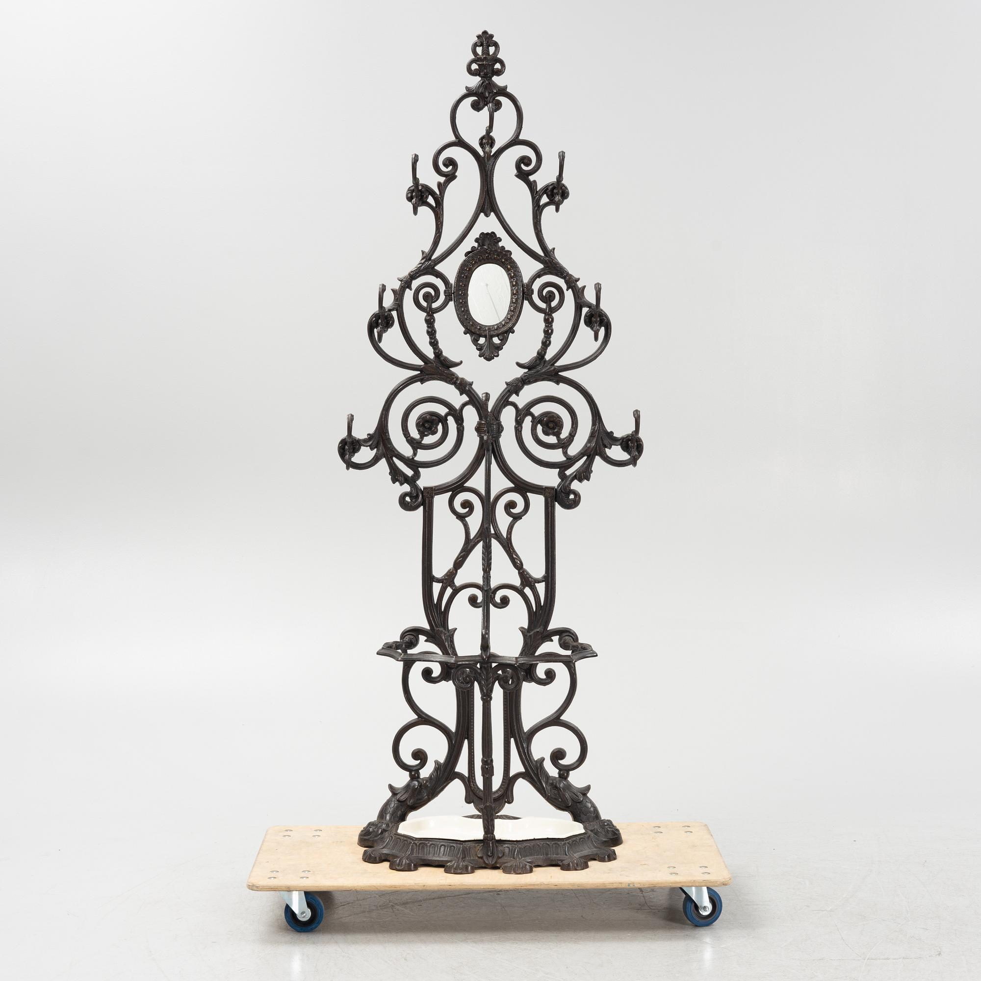 A coat rack, first half of the 20th Century.