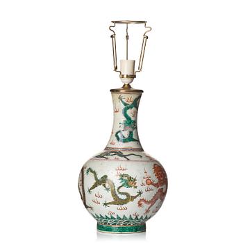 1136. Vas, porslin. Qingdynastin med Guangxus märke och period (1874-1908).
