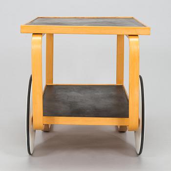 Alvar Aalto, serveringsvagn, modell 98, O.Y. Huonekalu- ja Rakennustyötehdas A.B. 1900-talets mitt.