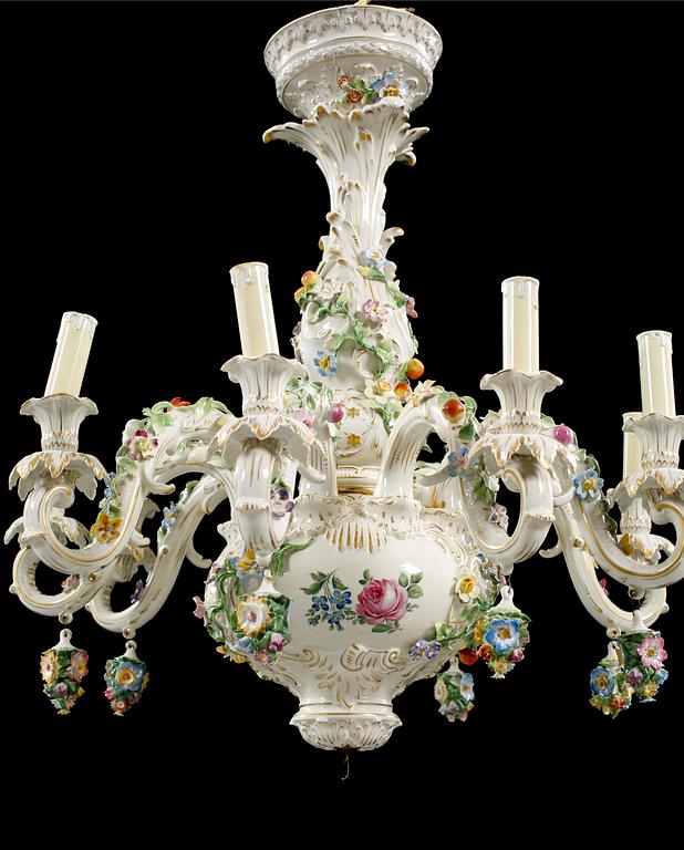 Porcelain chandelier from Dresden, around the middle of the 20th century.