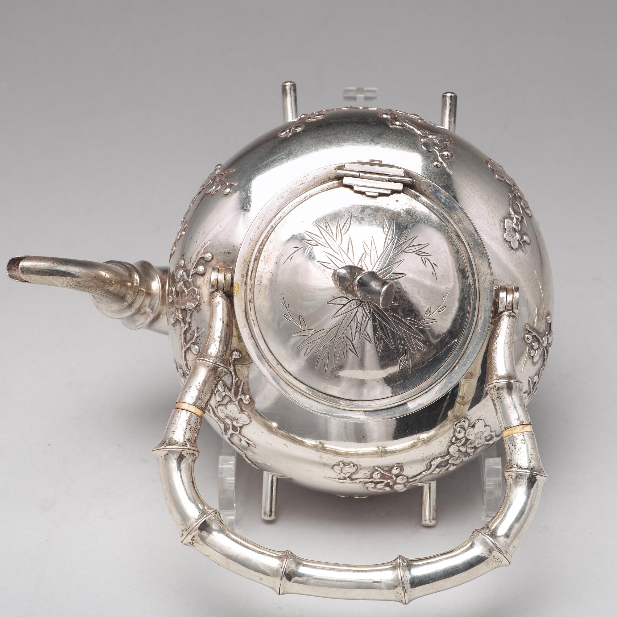 KANNA med LOCK på RECHAUD, silver. Luen Wo, Shanghai, omkring 1880-1925.