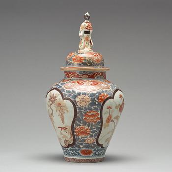 A Japanese Genroku imari vase, circa 1700.