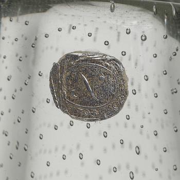 GUNNEL NYMAN, VAS. "GN 25". Sign. G. Nyman, Nuutajärvi Notsjö. 1940-tal.