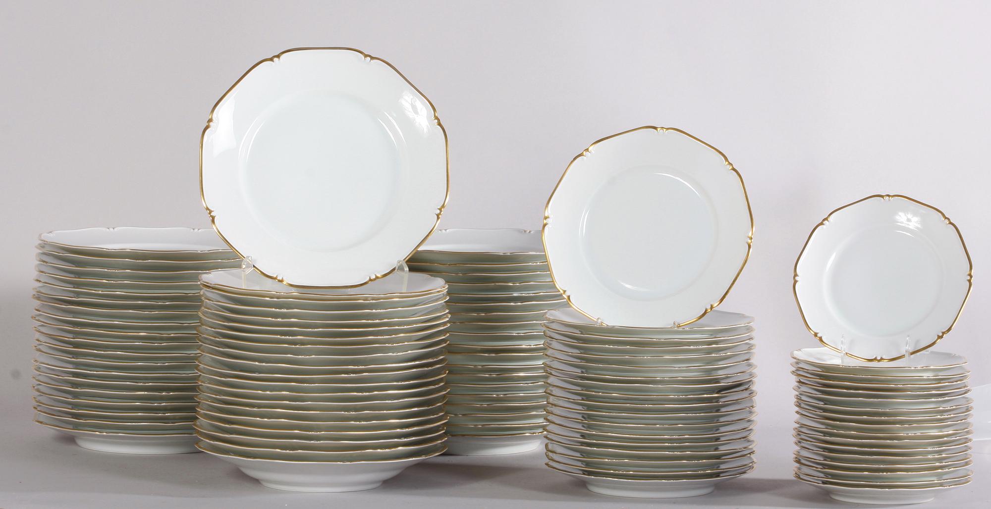 MAT- OCH KAFFESERVISDELAR, 130 st. Porslin.