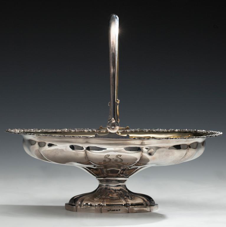 BRÖDKORG, 813 silver. Suomen Kultaseppä Oy Helsingfors 1922. Vikt 680 g.