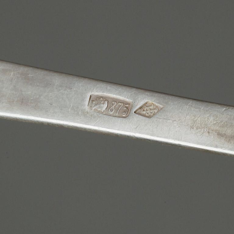 DESSERTSKEDAR SAMT TÅRTGAFFLAR, 15 delar, silver, otydliga stämplar, Lettland,  1922 - 1939. tot vikt ca 459 gram.