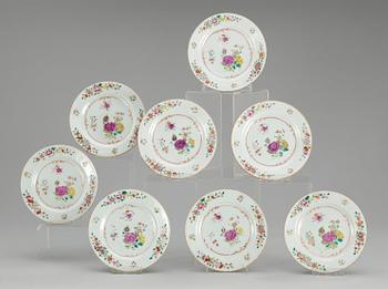 228. A set of eight famille rose dinner plates, Qing dynsty, Qianlong (1736-95).