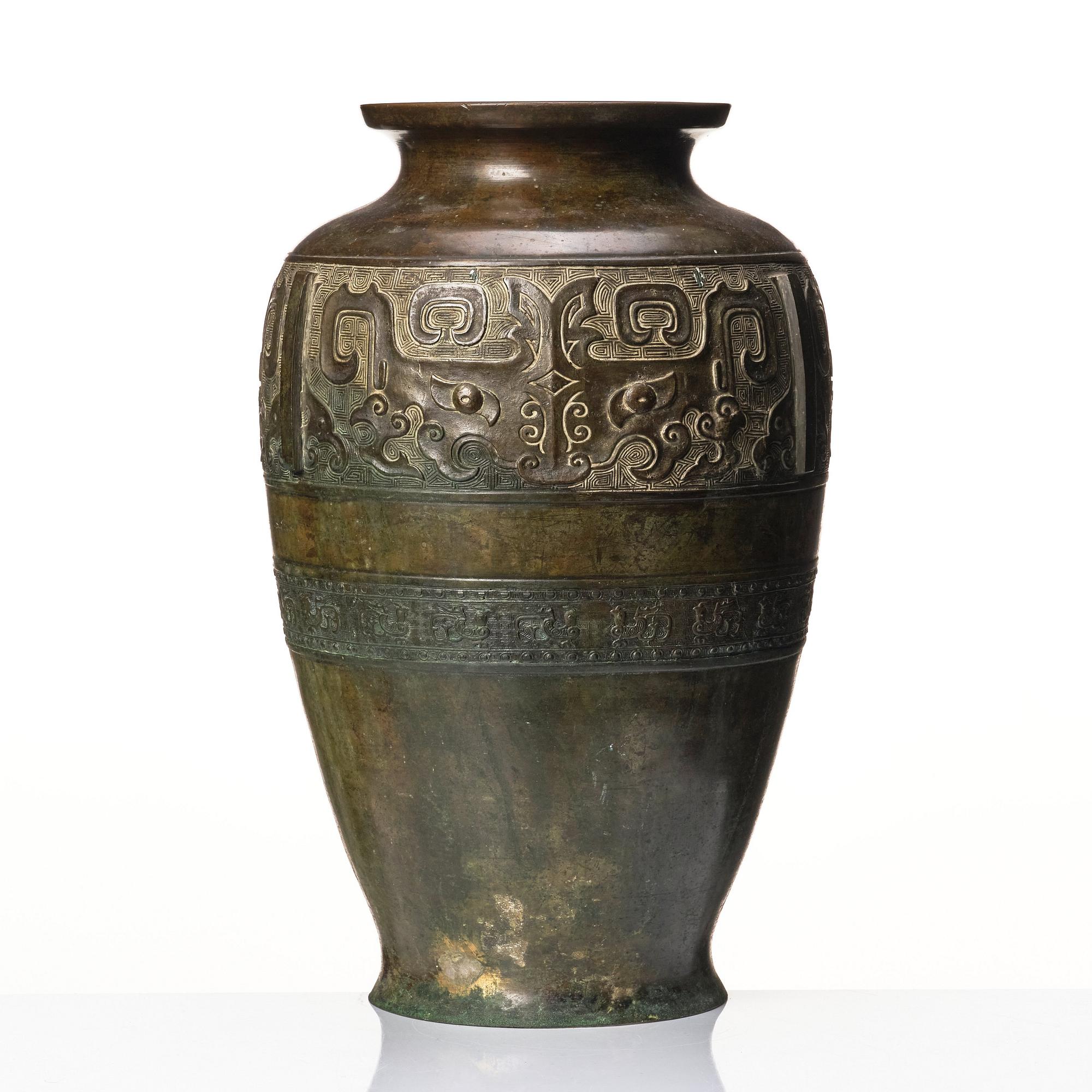 A bronze vase, Qing dynasty 18th/19th century.