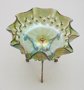 SKÅL PÅ FOT, metall och glas, jugend, sekelskiftet 1900, Loetz-typ.