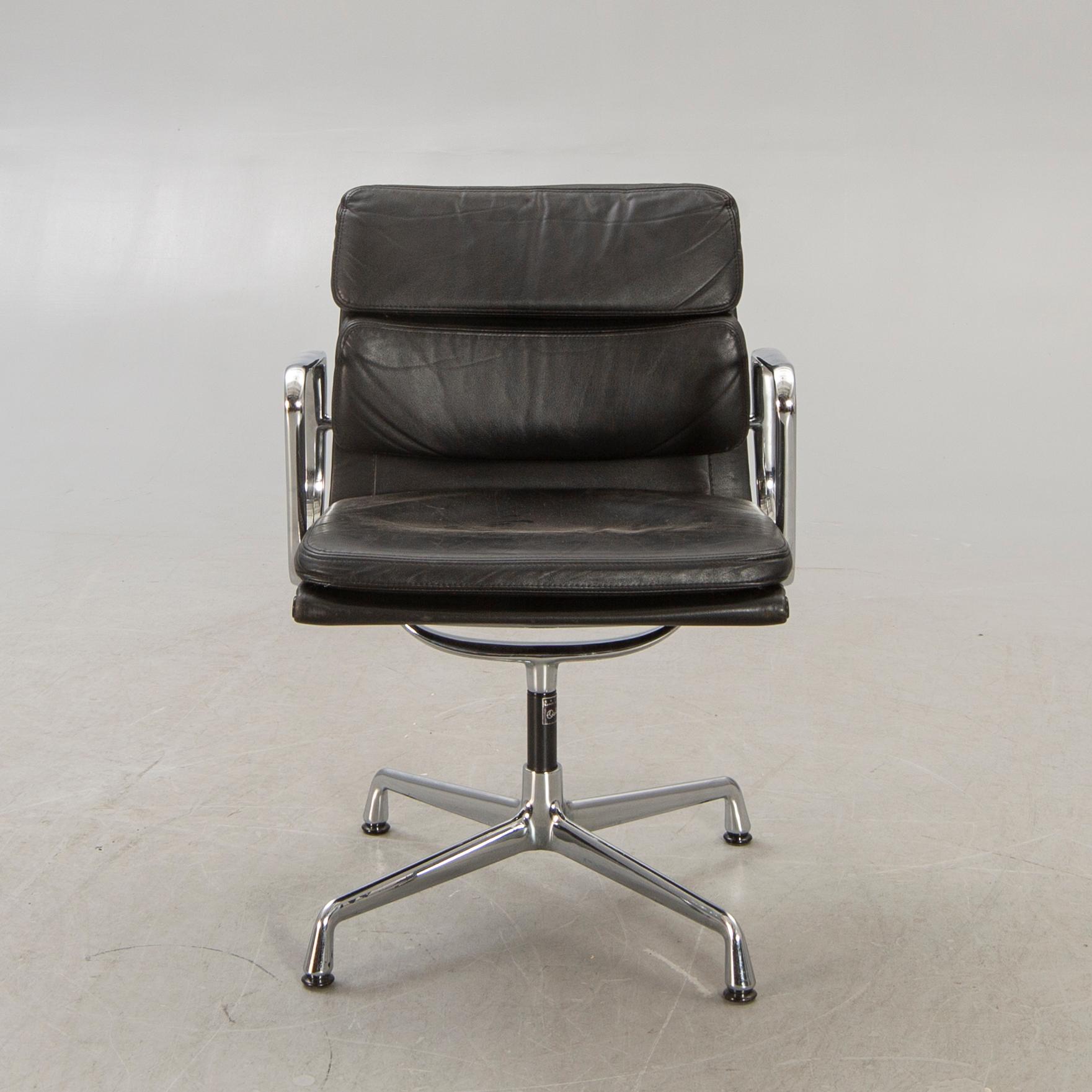 Charles & Ray Eames, office swivel chair, "EA 208 Soft Pad Chair", Vitra late part of the 20th century.