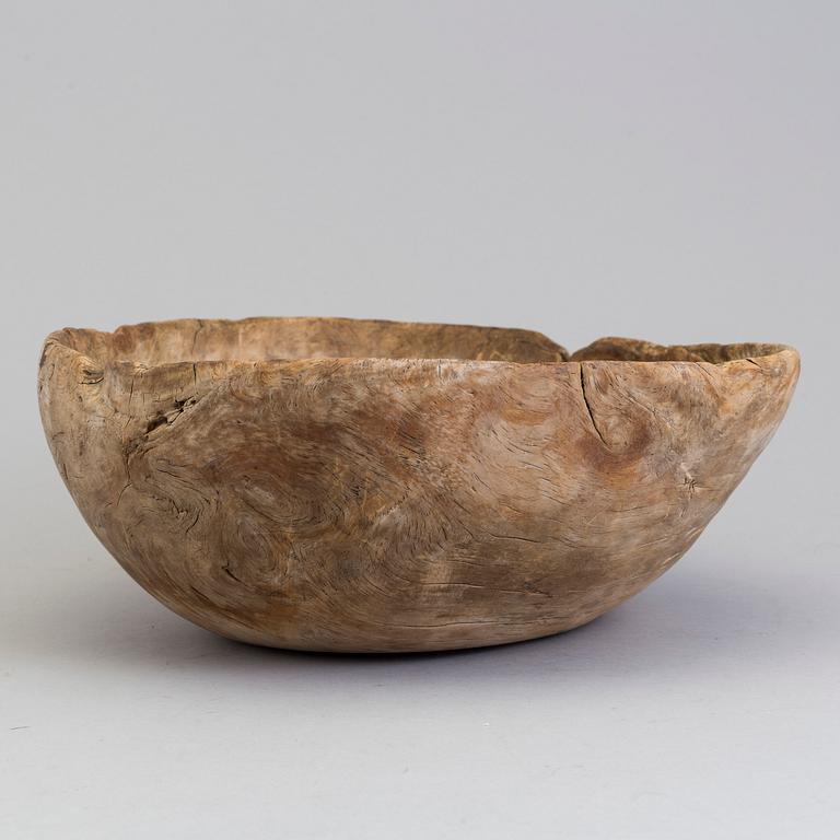 BOLLE, trä, allmoge, daterad 1722.