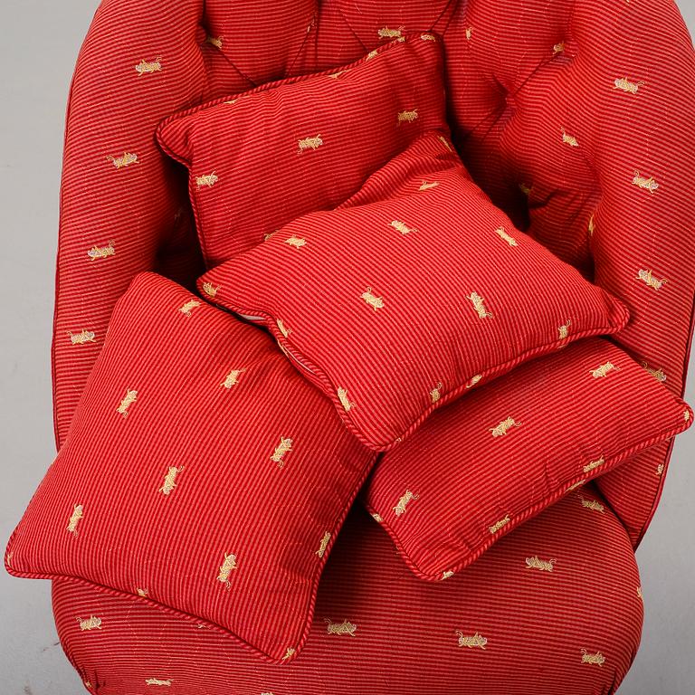 FÅTÖLJER, ett par. S k Emmafåtöljer, 1800-talets slut.