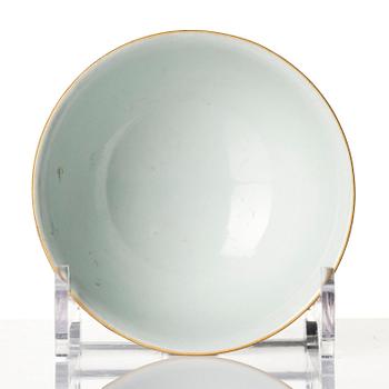 Skål, porslin. Qingdynastin med Qianlongs märke.