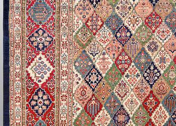 Carpet, Saruk, 363 x 268 cm.