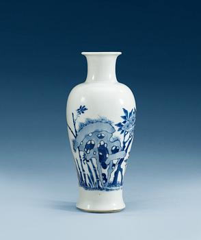 A blue and white vase, Qing dynasty, Kangxi (1662-1722).