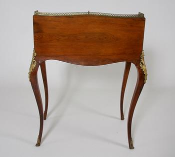 DAMSEKRETÄR, Louis XV-stil.