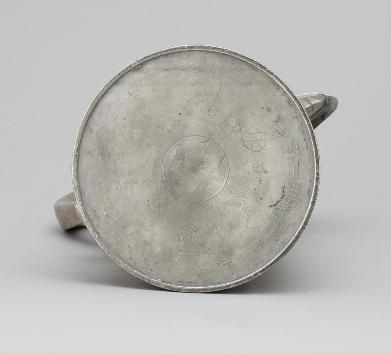 A Swedish pewter pot, Danile Eklund, kalmar 1846-58.