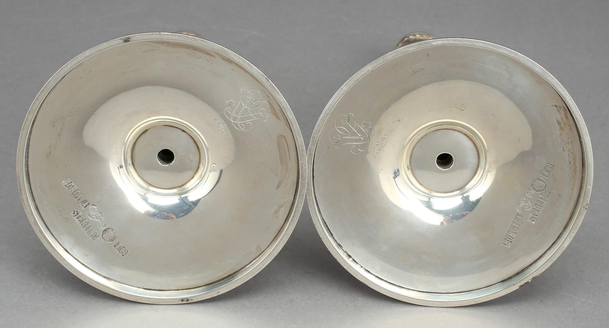 LJUSSTAKAR, ett par, sterlingsilver, Borgila, Stockholm, 1945/1946. Total vikt ca 609g.