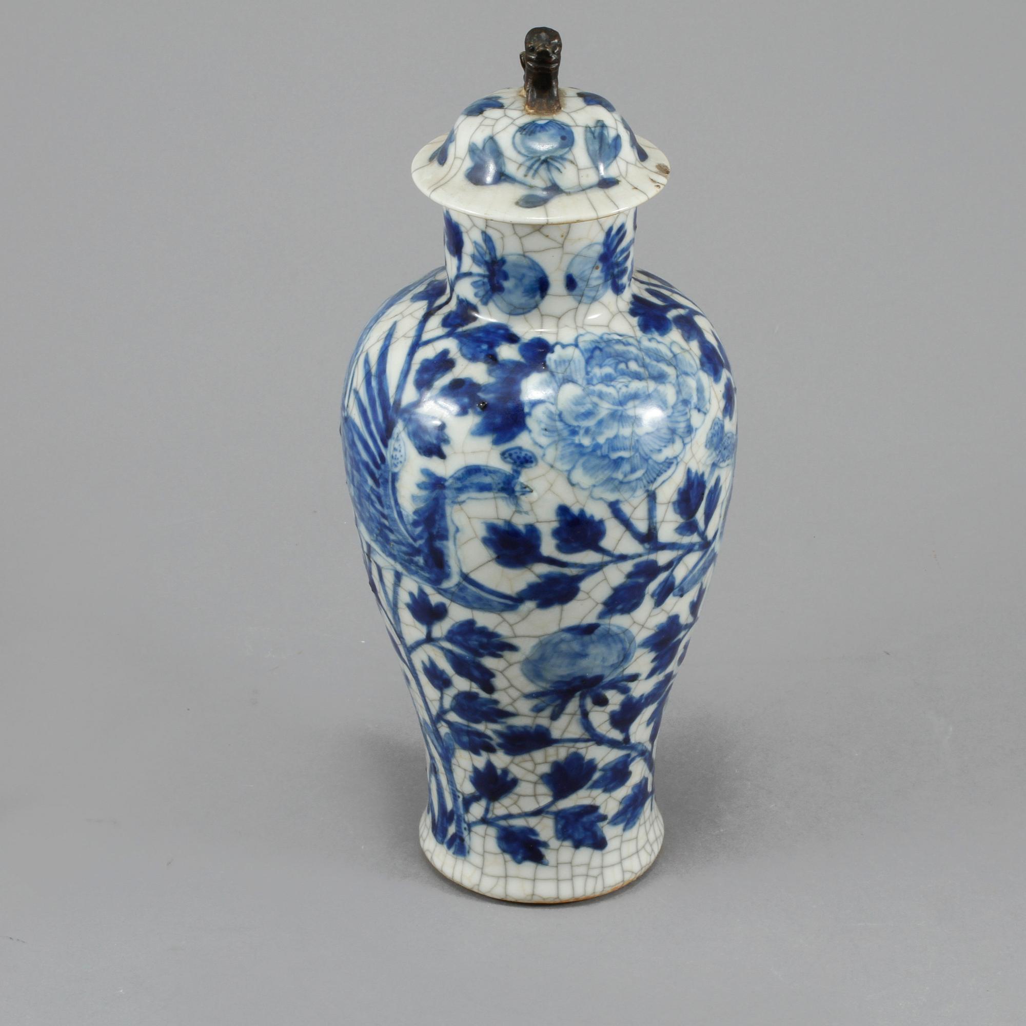 LOCKURNA, porslin, Kina, omkring år 1900.