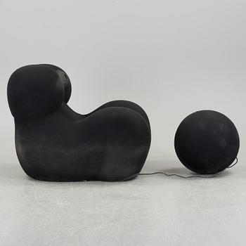 GAETANO PESCE, "La Mama", fåtölj med vidhängande fotpall, B & B Italia.