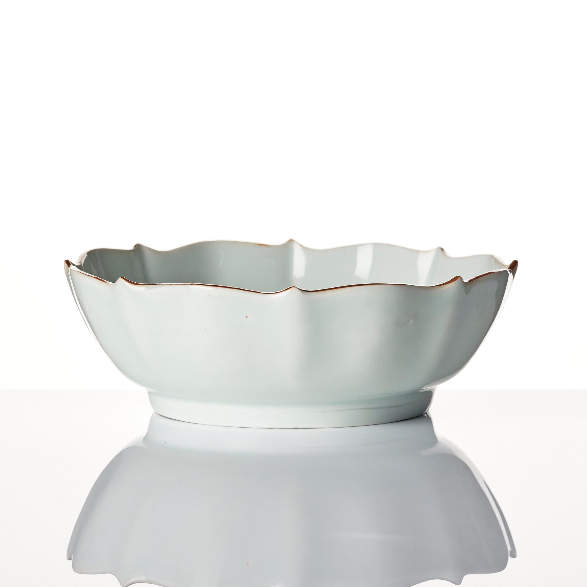 A Japanese blue and white bowl, 18th century.