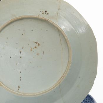 Tallrikar, 16 stycken, kompaniporslin, Kina, Qingdynastin, 1800-tal.